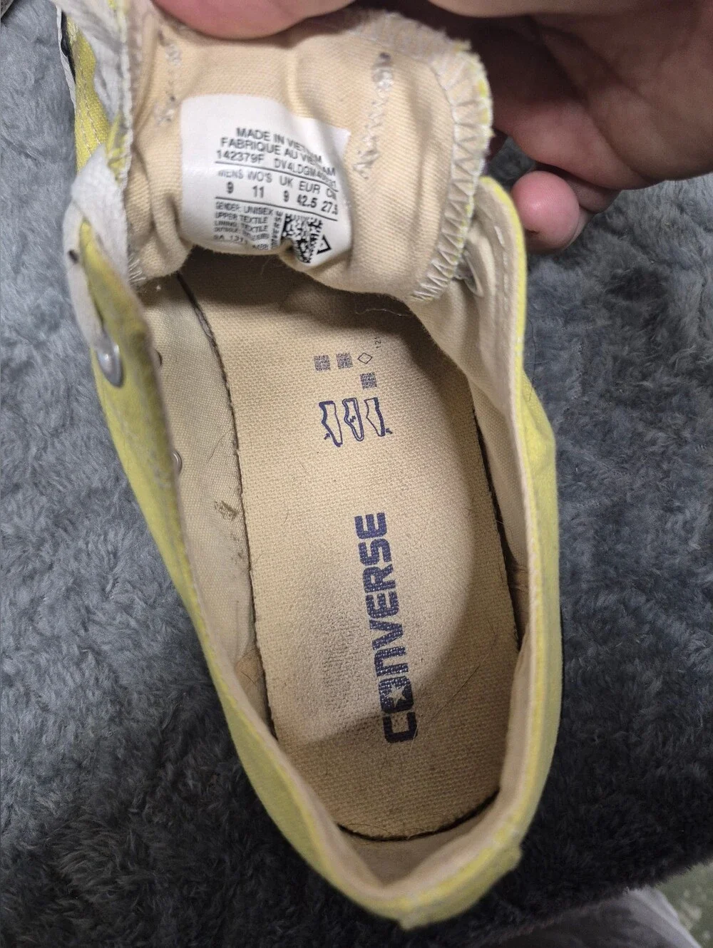 Converse Low Top Sneakers in Yellow and White Size 9